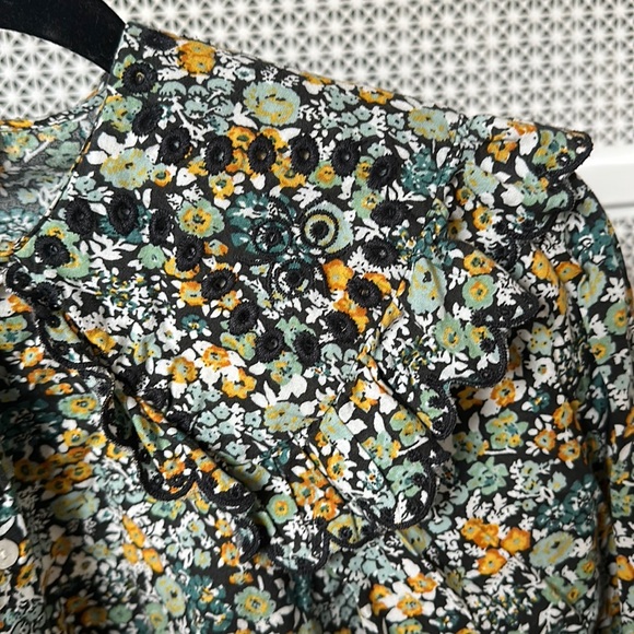 Universal Thread Floral Button Up - Picture 3 of 3